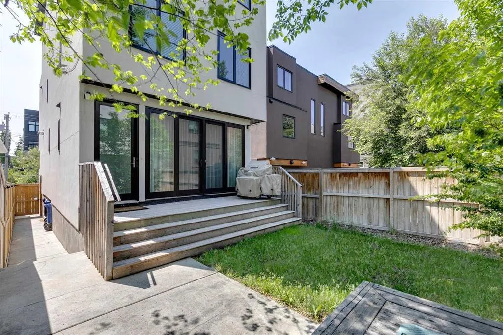 1710 35 Avenue SW
