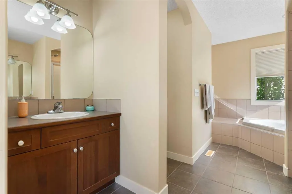 46 Tuscany Glen Way NW