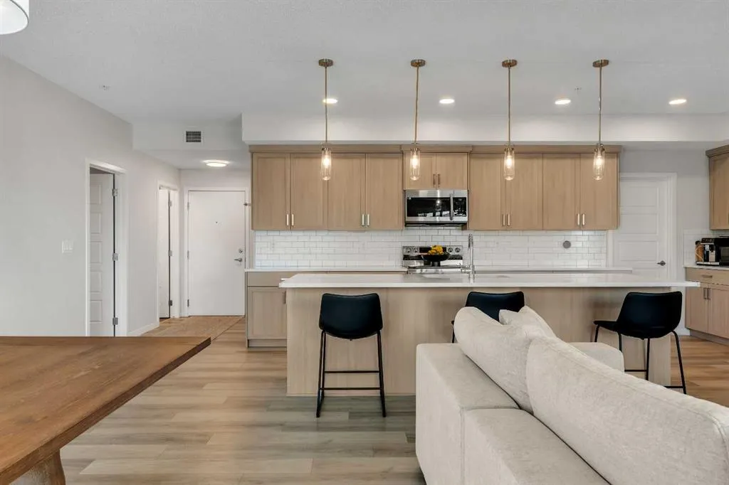 40 Carrington Plaza NW, #302