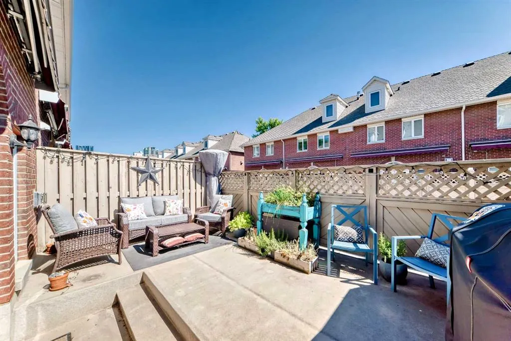 2332 Erlton Place SW