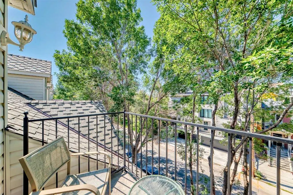 2332 Erlton Place SW