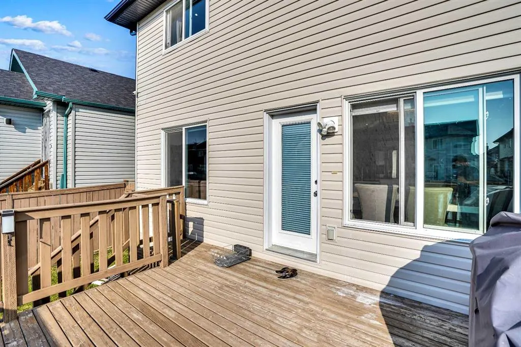 151 Saddlehorn Close NE