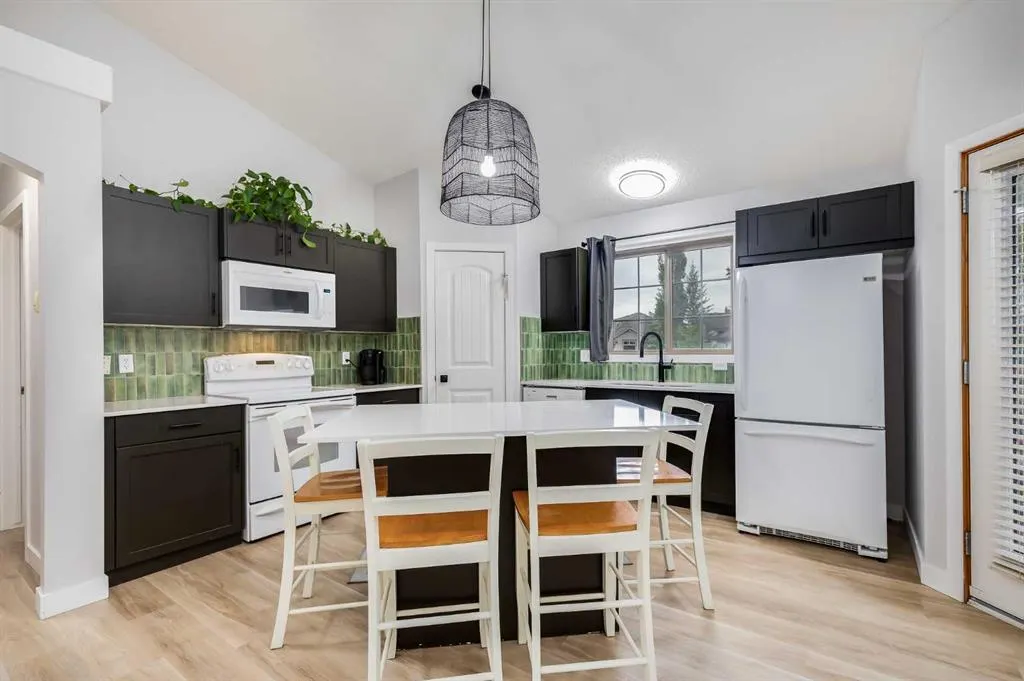 11 Everridge Square SW, #201