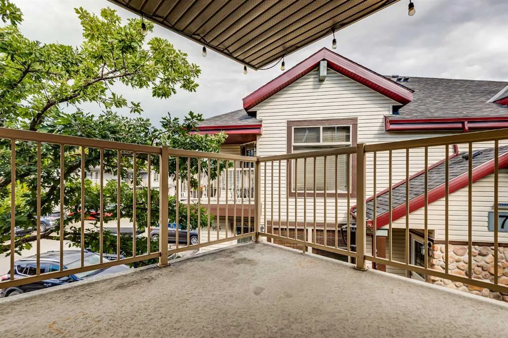 11 Everridge Square SW, #201