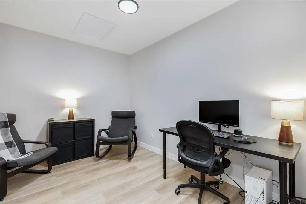 11 Everridge Square SW, #201