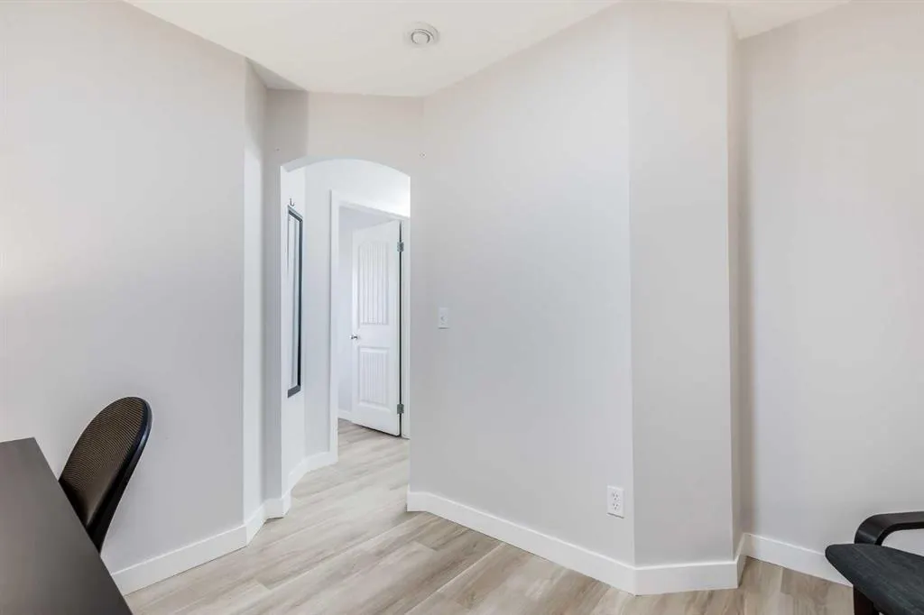 11 Everridge Square SW, #201
