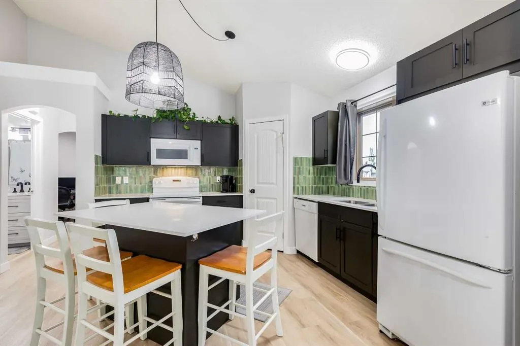 11 Everridge Square SW, #201