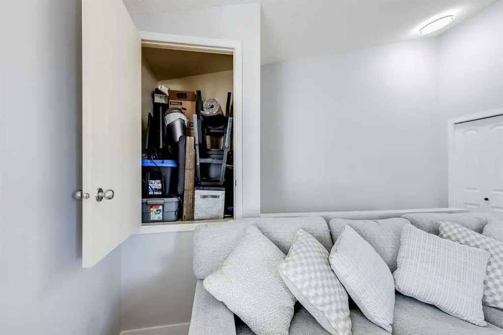 11 Everridge Square SW, #201