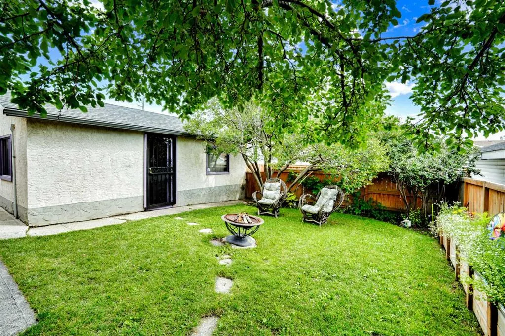 16 Rundleson Way NE