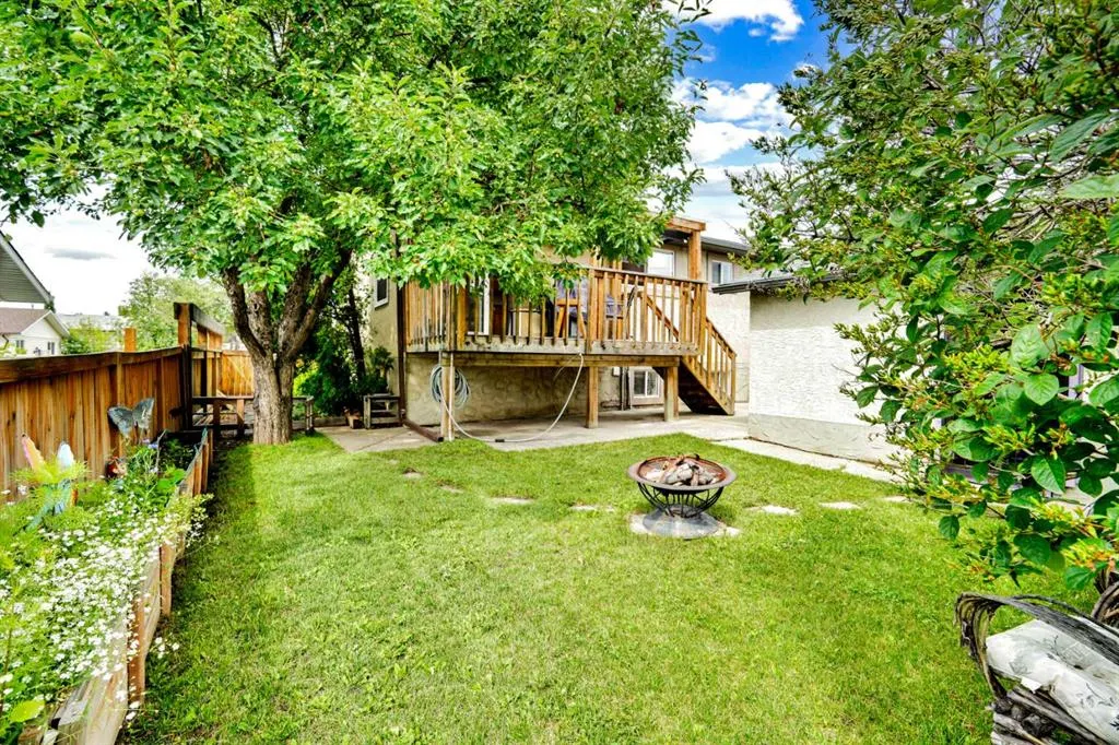 16 Rundleson Way NE