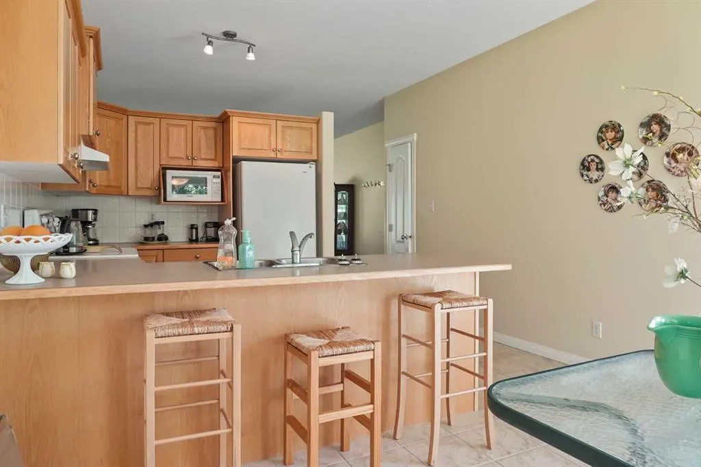 240 Heritage Boulevard W, #1