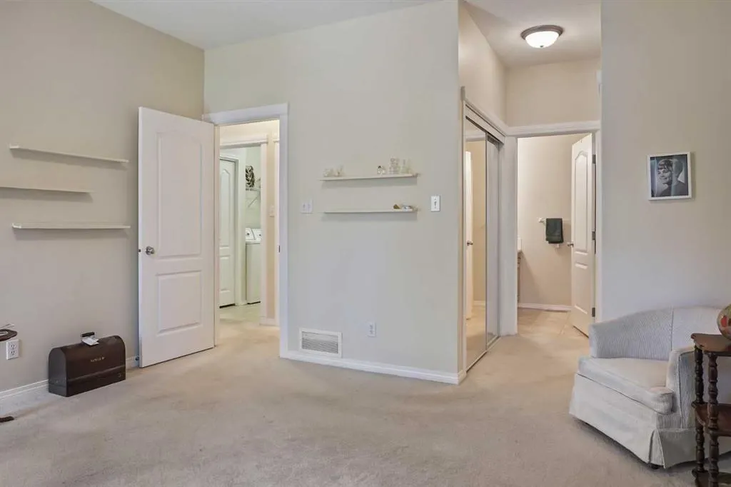 240 Heritage Boulevard W, #1