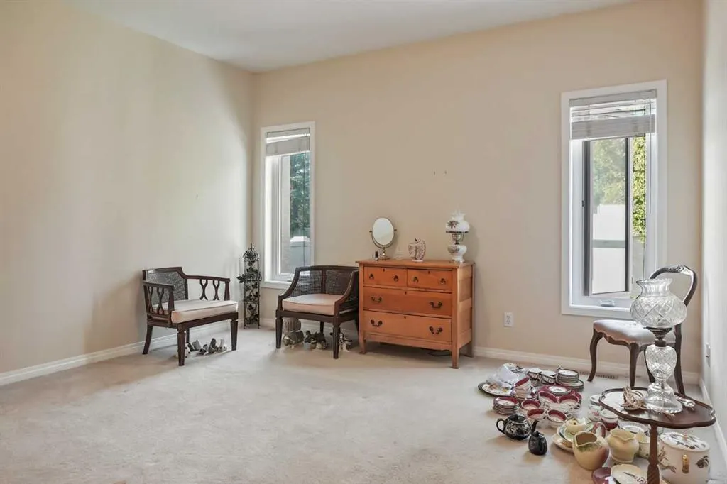 240 Heritage Boulevard W, #1