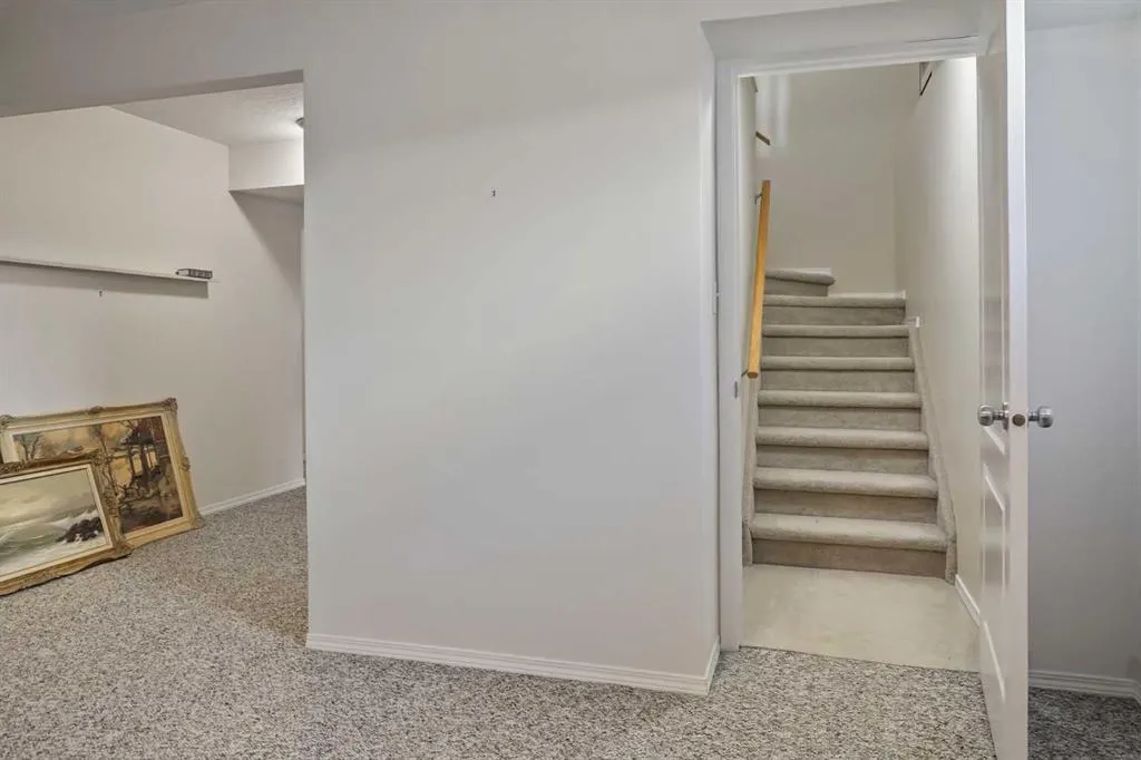 240 Heritage Boulevard W, #1