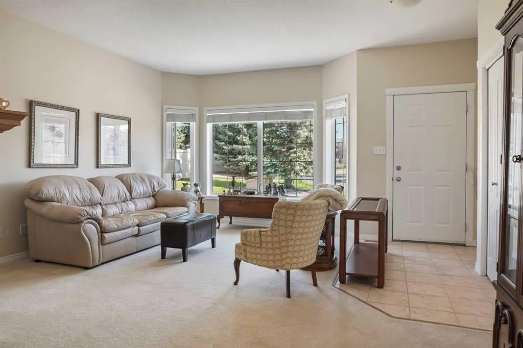 240 Heritage Boulevard W, #1