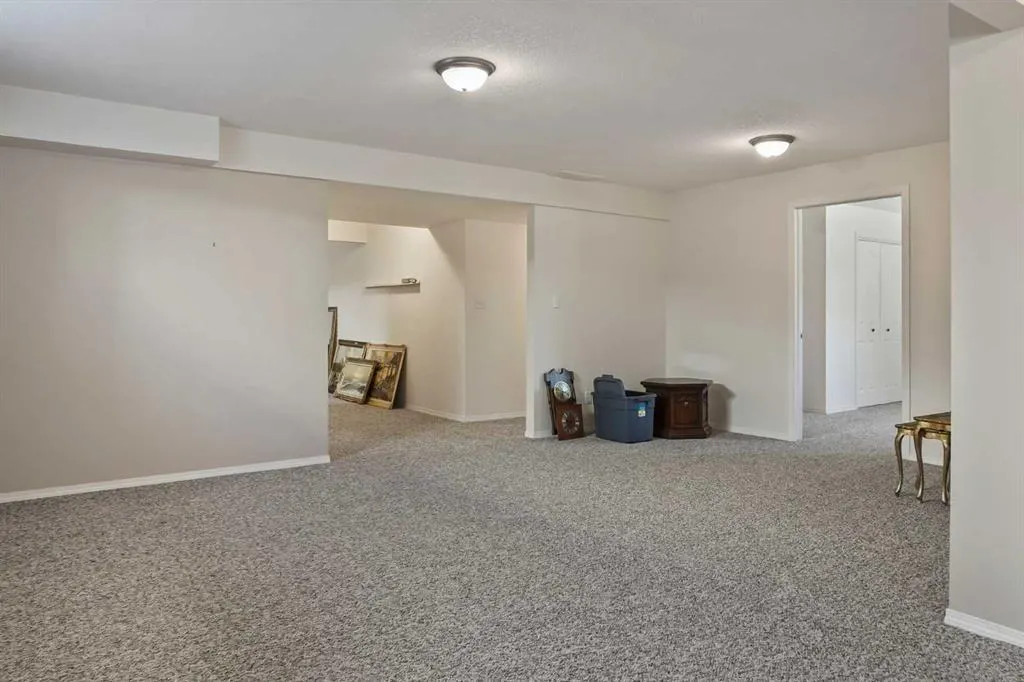 240 Heritage Boulevard W, #1
