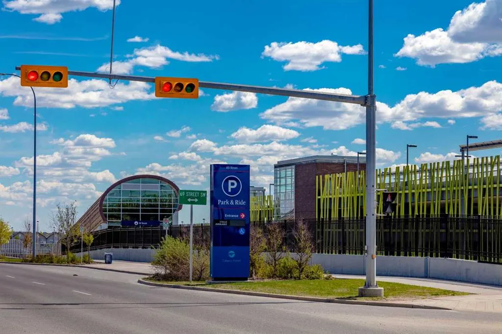 29 Springborough Boulevard SW, #7