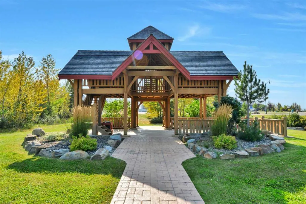 460 Summer Crescent