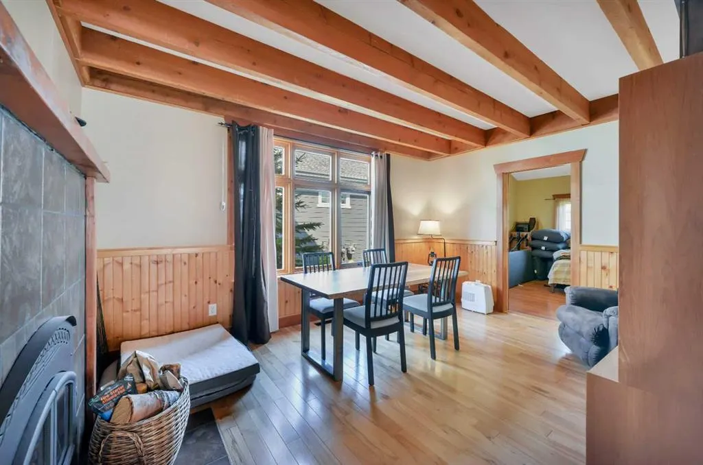 460 Summer Crescent