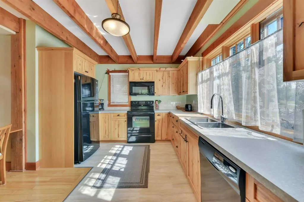 460 Summer Crescent