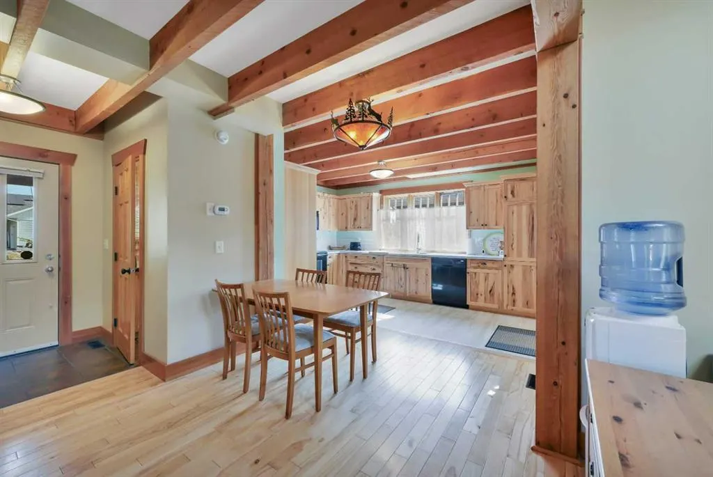 460 Summer Crescent