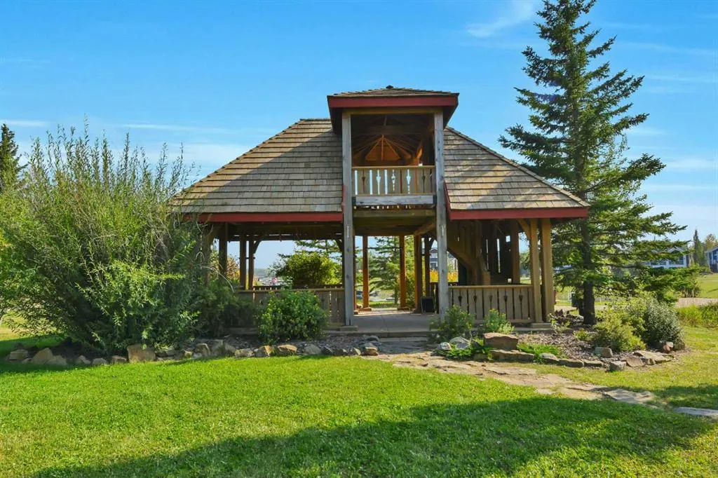 460 Summer Crescent