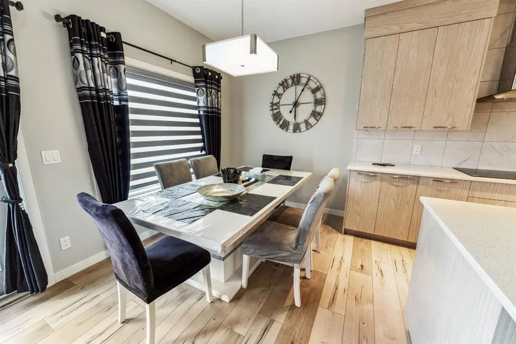 428 Chinook Gate Square