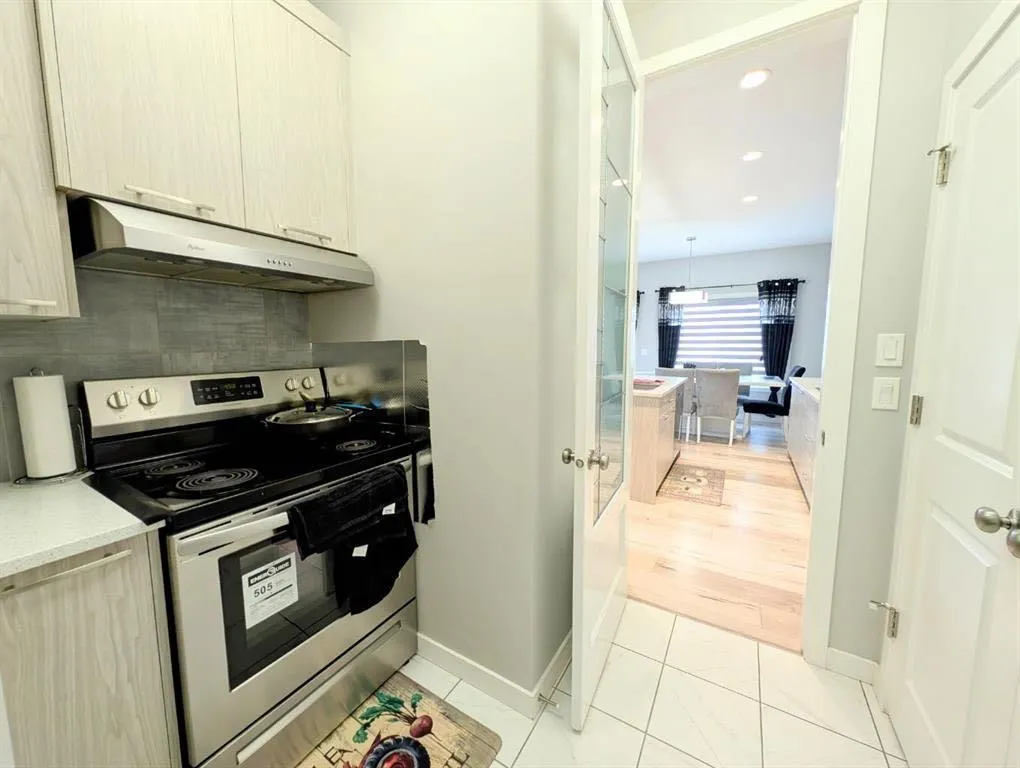 428 Chinook Gate Square