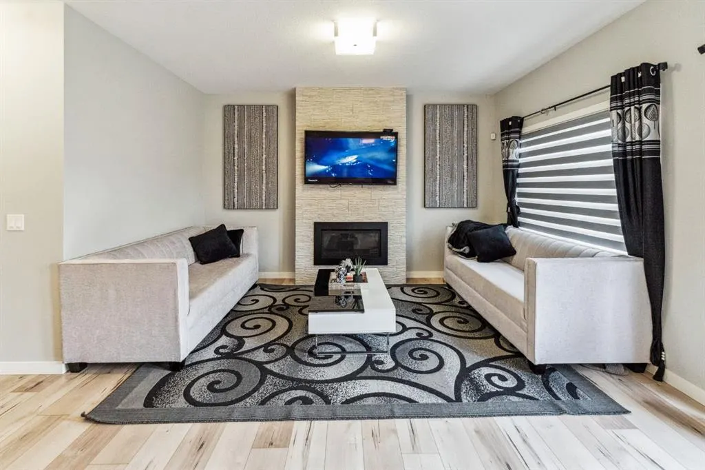 428 Chinook Gate Square