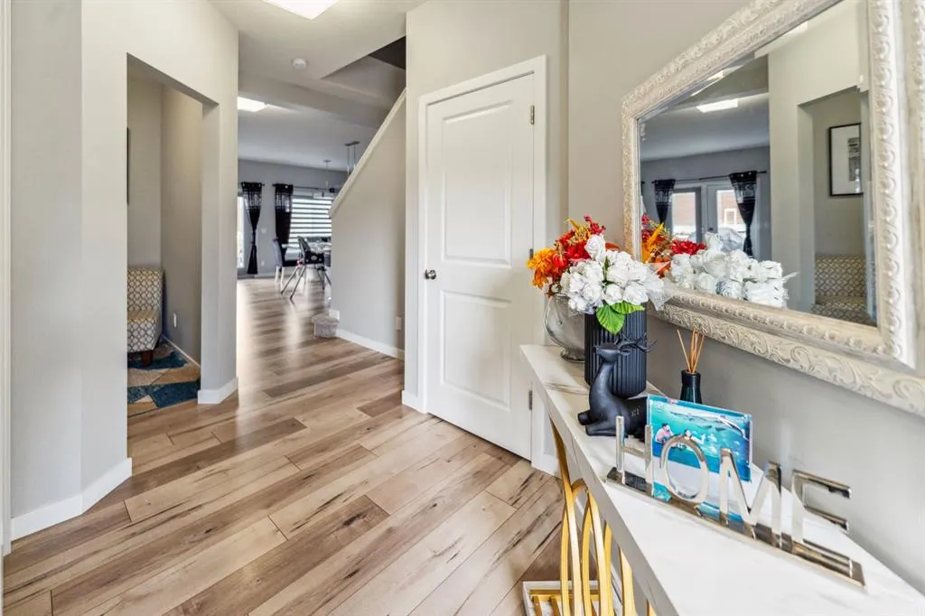428 Chinook Gate Square