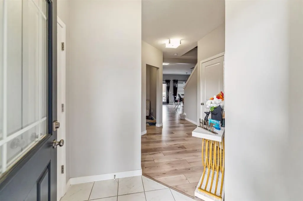 428 Chinook Gate Square