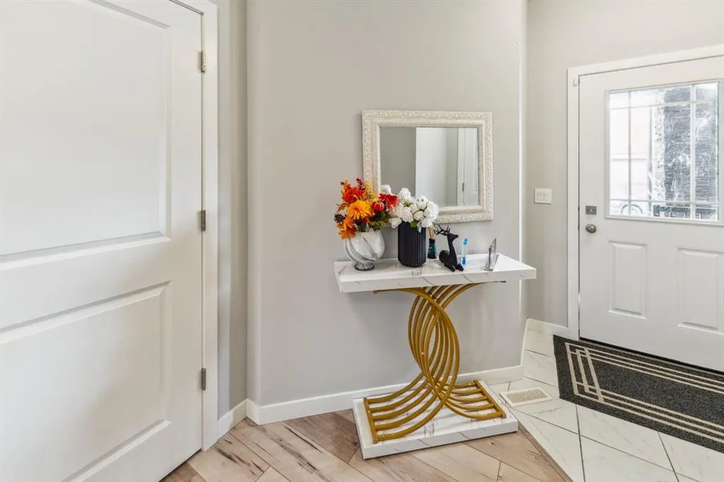 428 Chinook Gate Square
