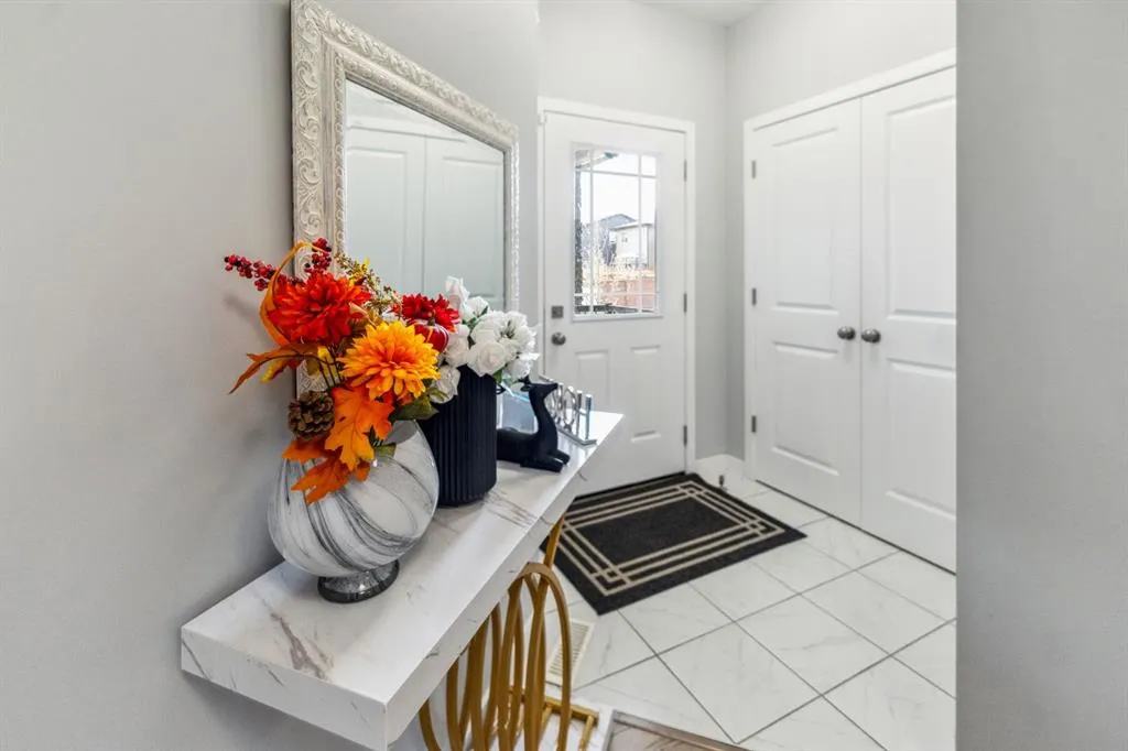 428 Chinook Gate Square