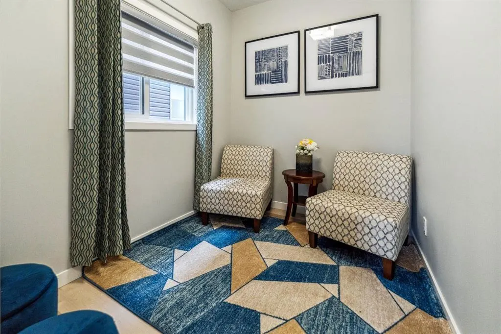 428 Chinook Gate Square