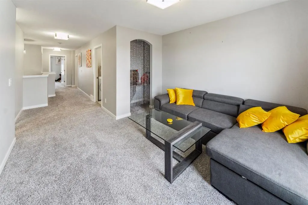 428 Chinook Gate Square