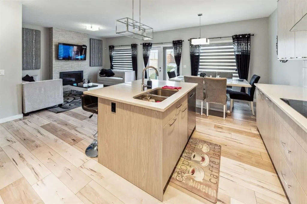 428 Chinook Gate Square