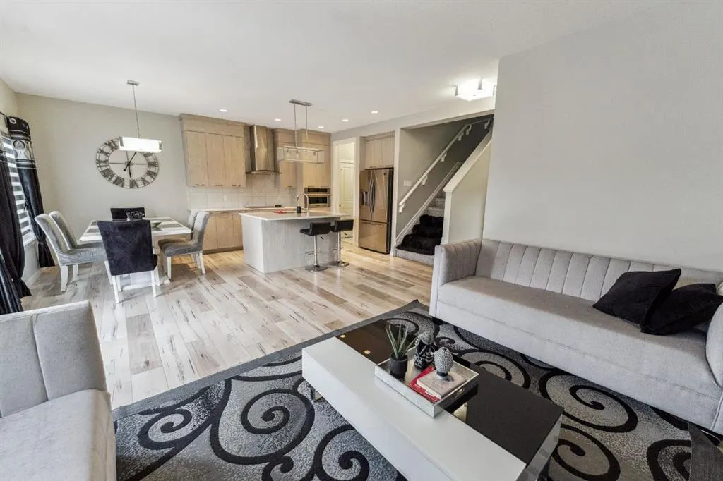 428 Chinook Gate Square