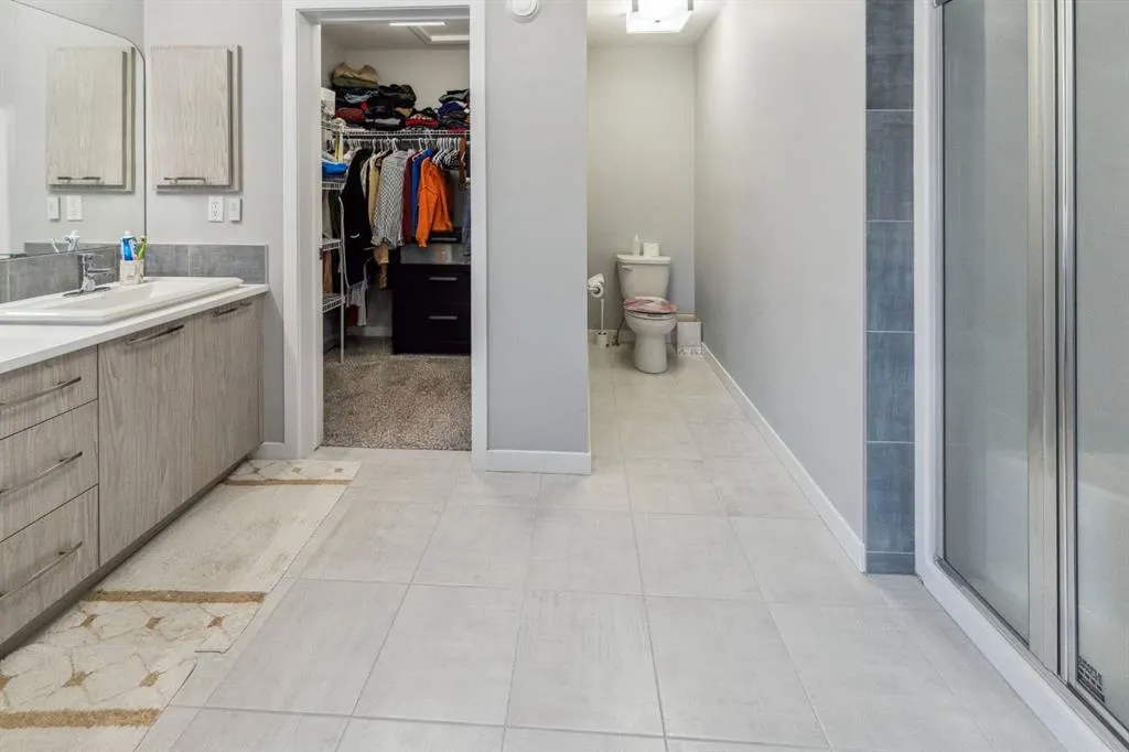 428 Chinook Gate Square