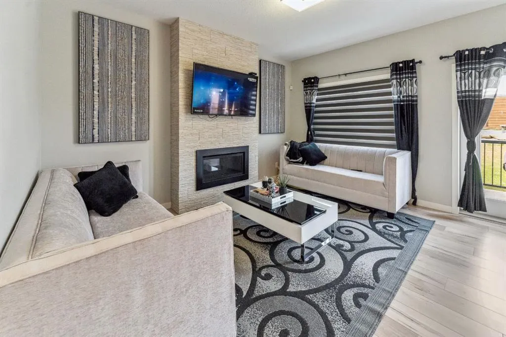 428 Chinook Gate Square