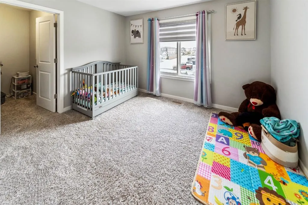 428 Chinook Gate Square