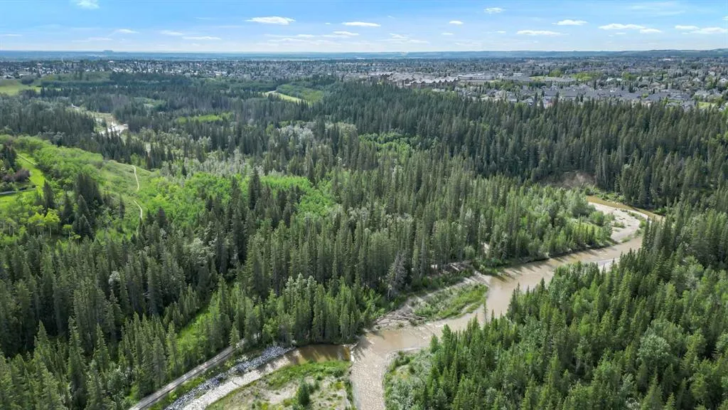 163 Woodhaven Crescent SW