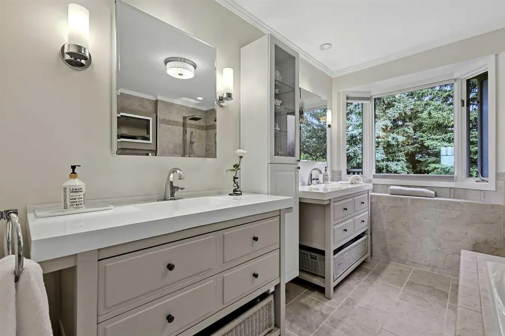163 Woodhaven Crescent SW