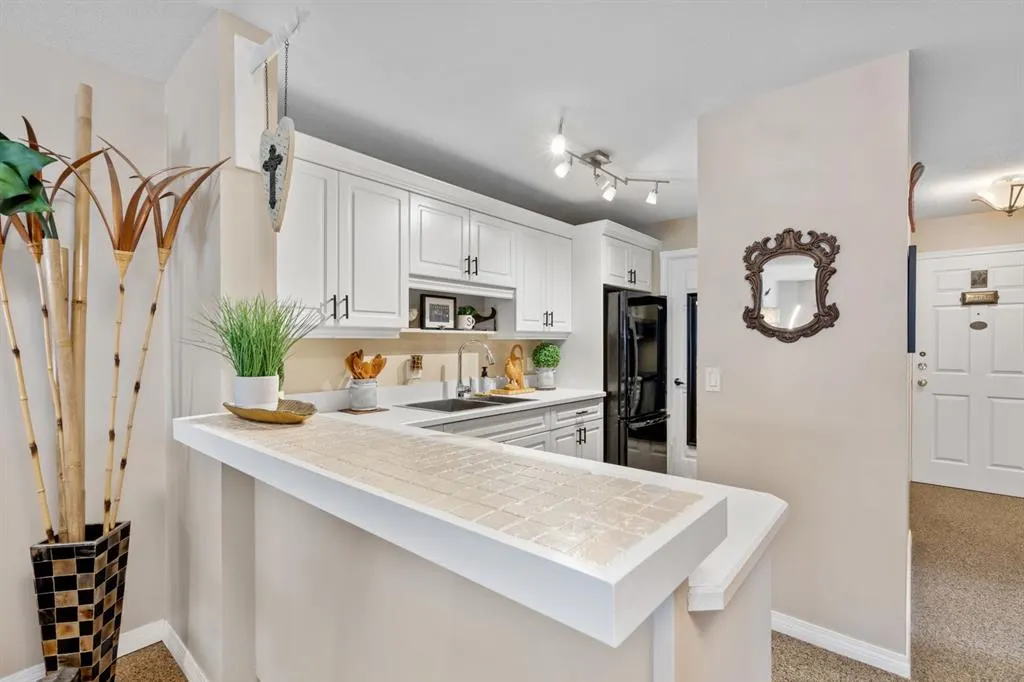 705 56 Avenue SW, #203