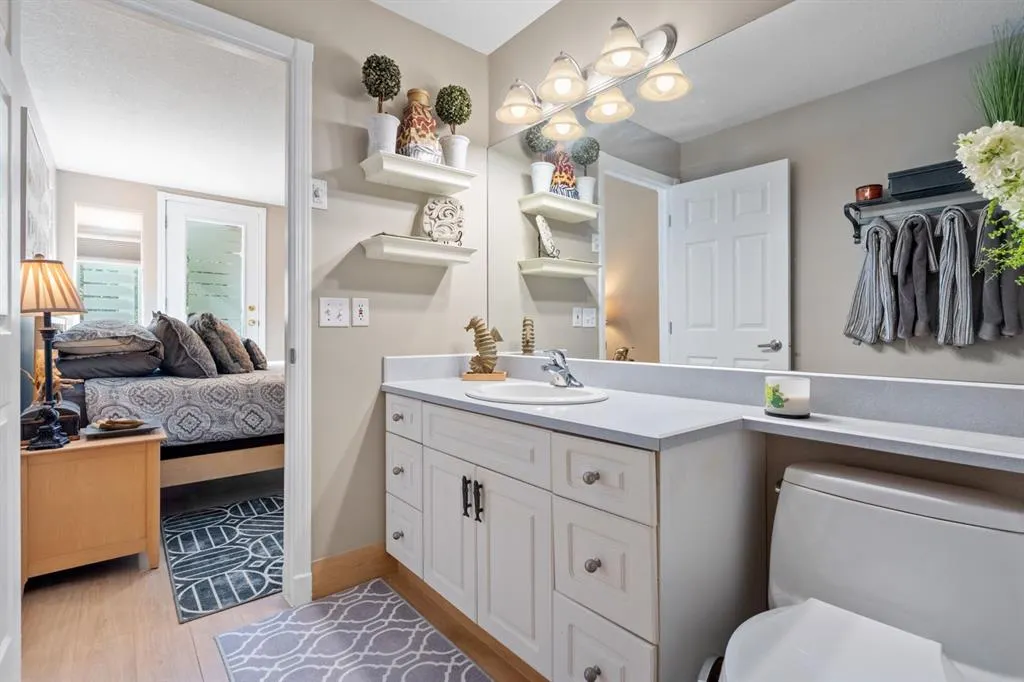 705 56 Avenue SW, #203