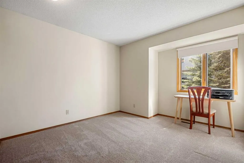74 Sandringham Way NW
