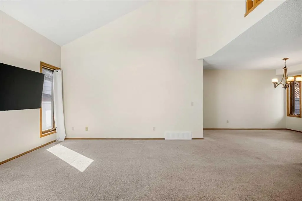 74 Sandringham Way NW