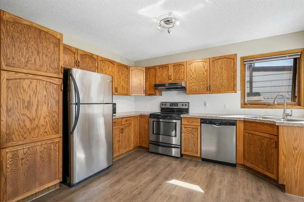 74 Sandringham Way NW