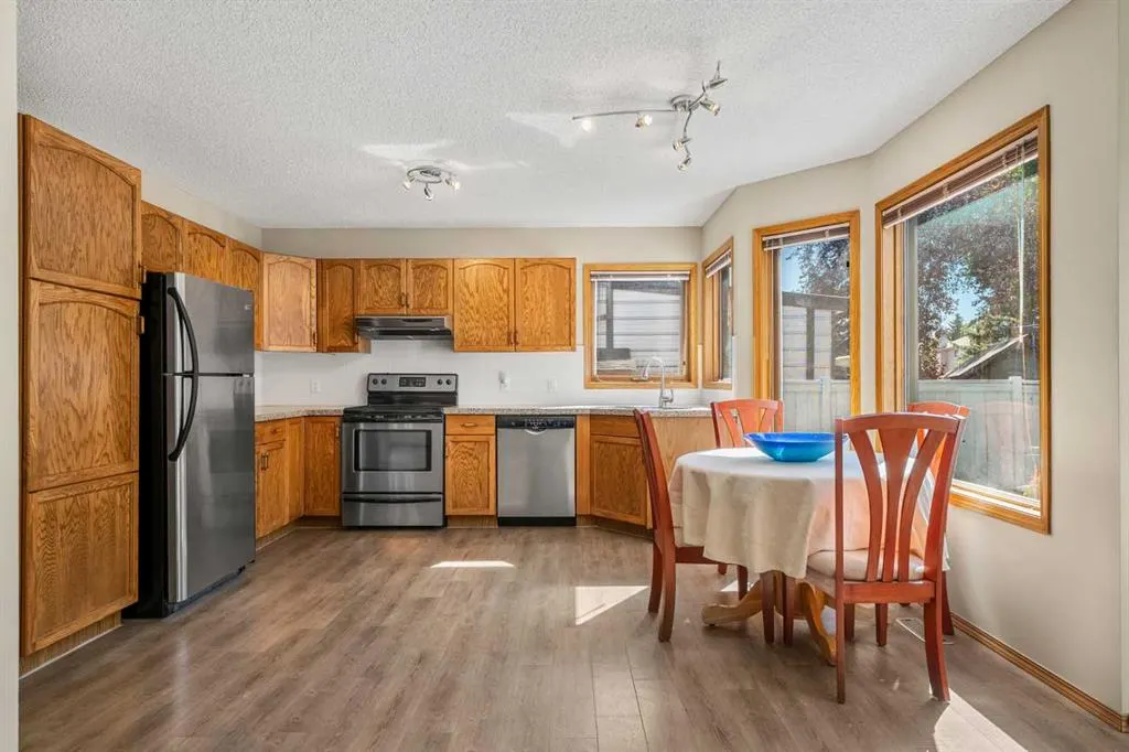 74 Sandringham Way NW