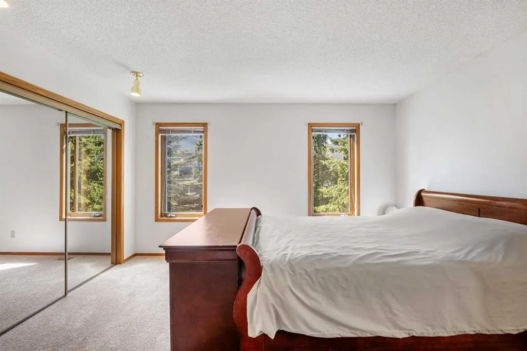 74 Sandringham Way NW