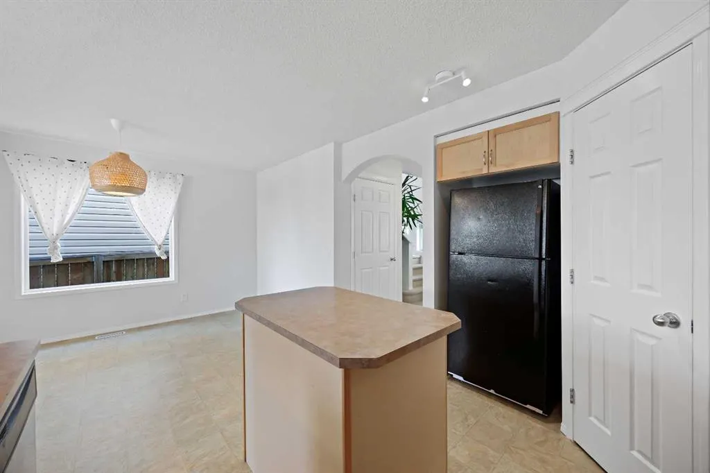 128 Everglen Road SW